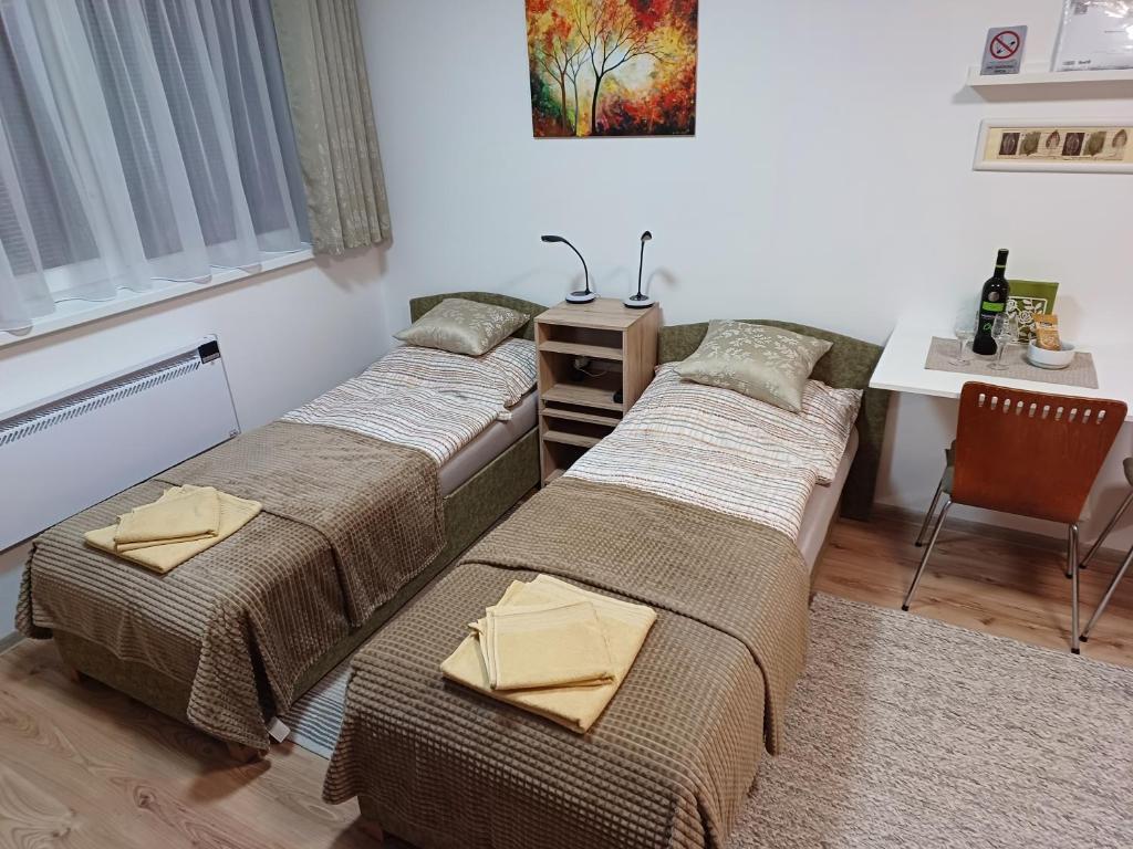 Postel nebo postele na pokoji v ubytování Apartmán Sedmička Horec