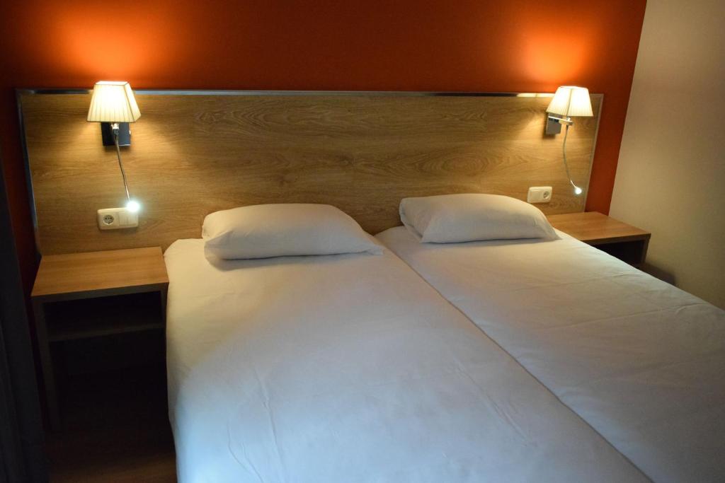 Postel nebo postele na pokoji v ubytování HOTEL VICTORIA