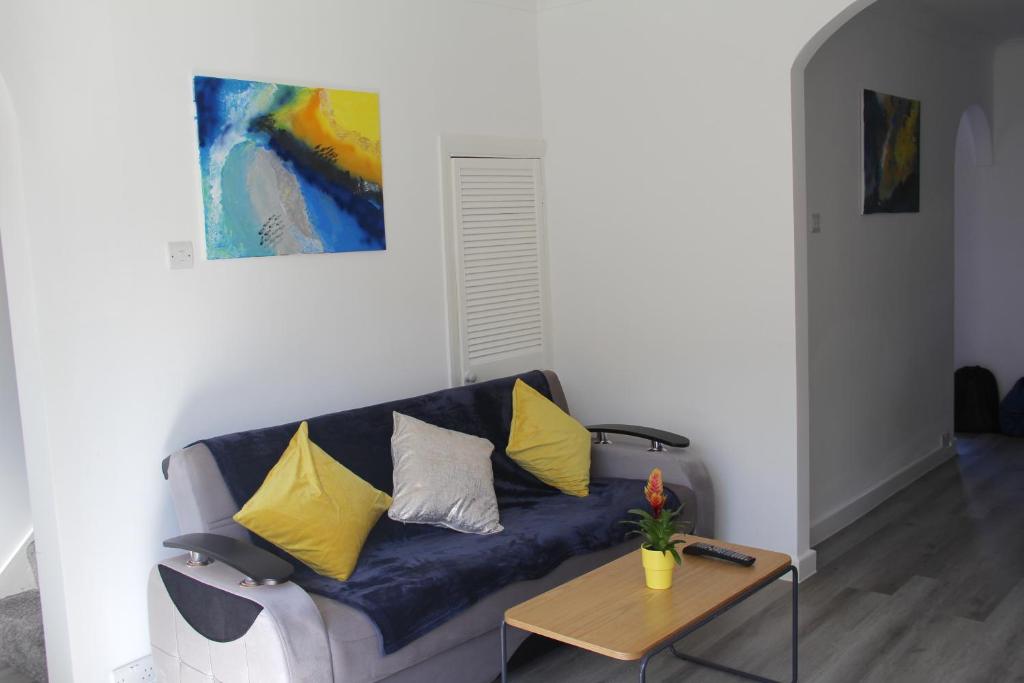 Gresham Home - close to ExCel, contractors, relocators, paid parking