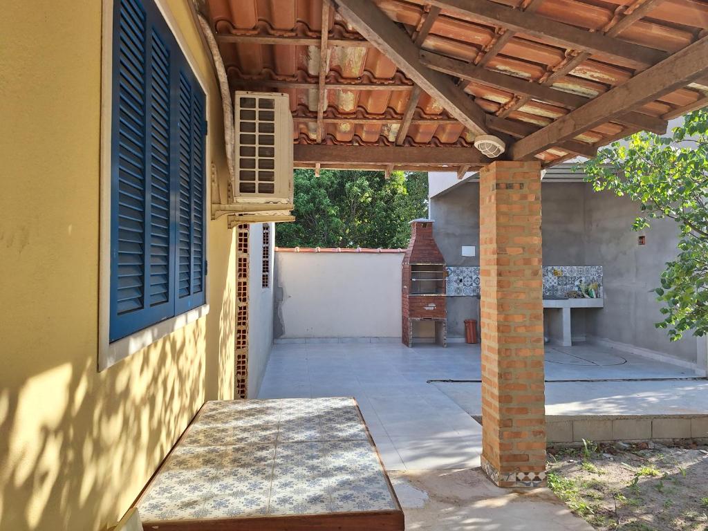 Patio nebo venkovní prostory v ubytování Casa na Praia com Piscina