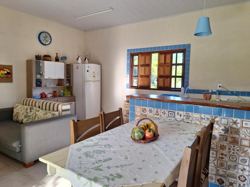 Kuchyň nebo kuchyňský kout v ubytování Casa na Praia com Piscina