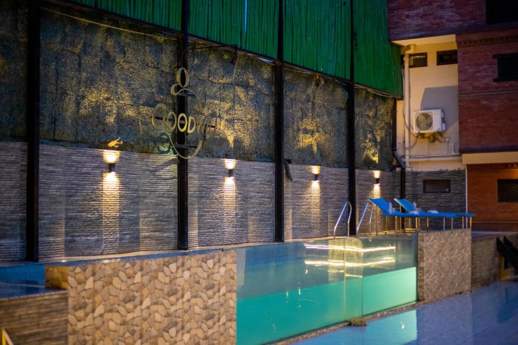 Bazén v ubytování Hotel Goodwill Patan Durbar Square, Kathmandu nebo v jeho okolí