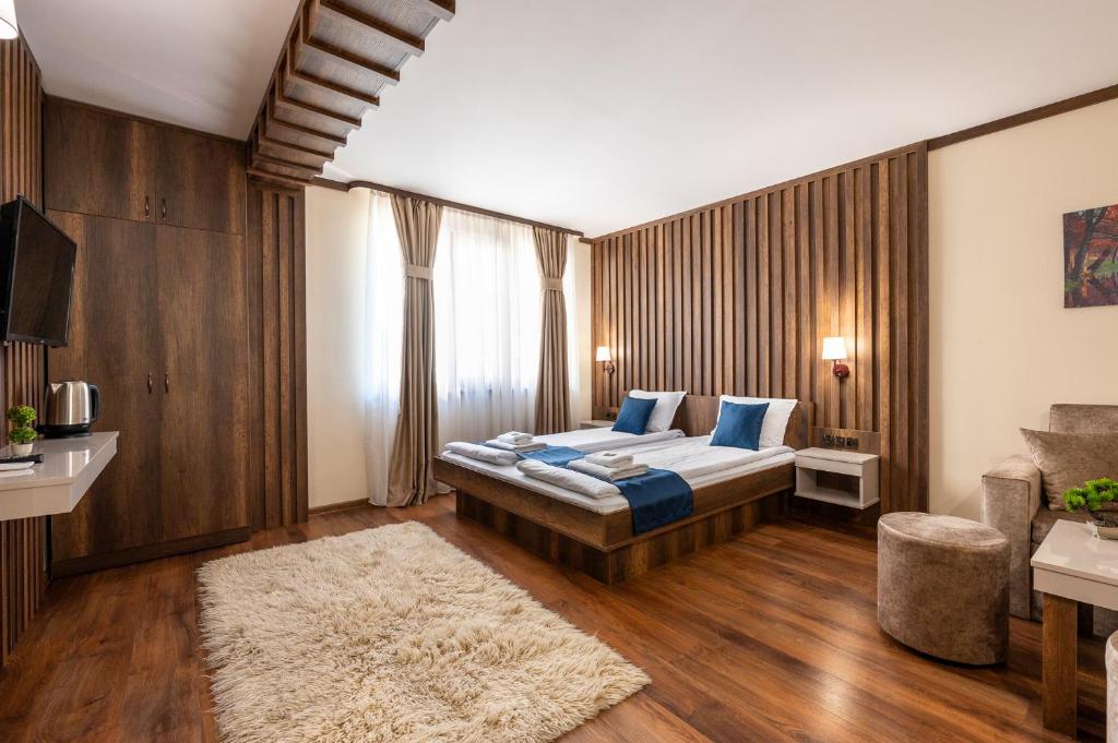 A bed or beds in a room at Beluga Guest House