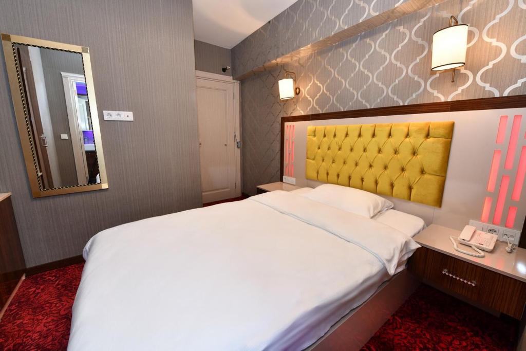 Postel nebo postele na pokoji v ubytování Sea Moon Hotel