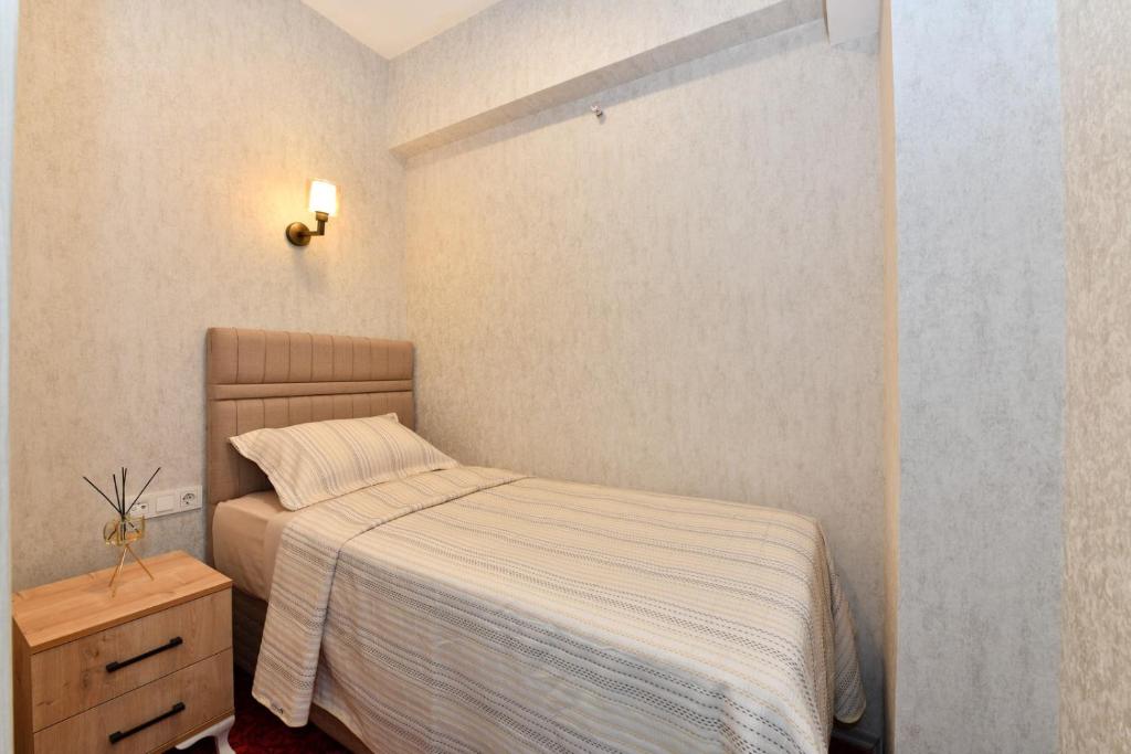 Postel nebo postele na pokoji v ubytování Sea Moon Hotel