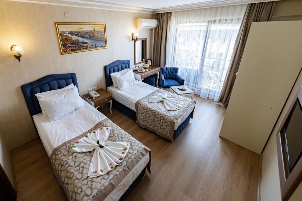 Postel nebo postele na pokoji v ubytování Grand Hamit Hotel