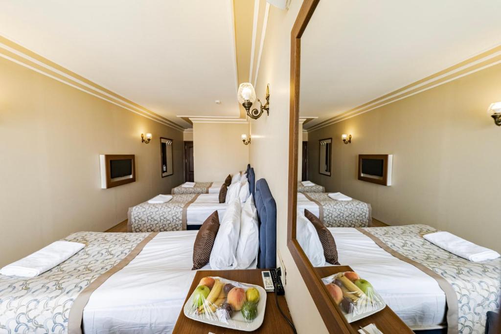 Postel nebo postele na pokoji v ubytování Grand Hamit Hotel