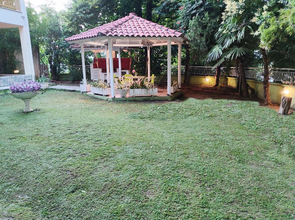 Ogród w obiekcie Garden House Katerini