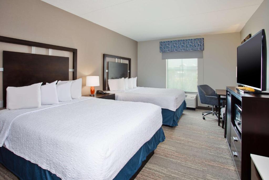 Hampton Inn & Suites Columbia/Southeast-Fort Jackson - Room With Two Queen Beds - Non-Smoking