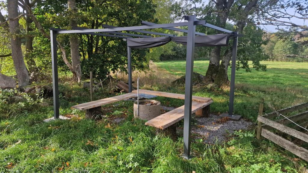 Ein Garten an der Unterkunft Bitterna Åkatorp
