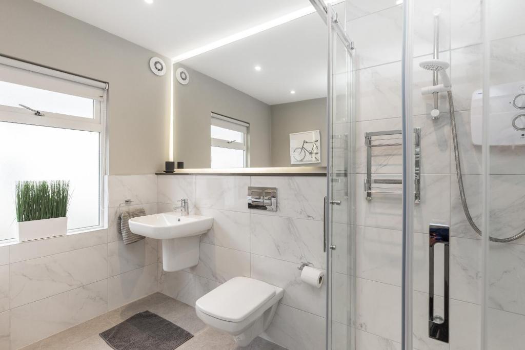 Koupelna v ubytování Cheerful 3 bed in the heart of Fethard village