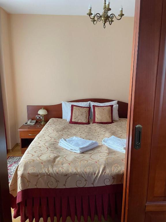 Posteľ alebo postele v izbe v ubytovaní Pensjonat Szach