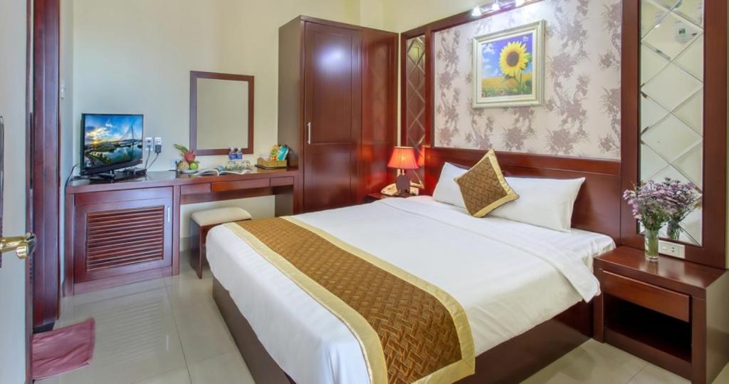 Letto o letti in una camera di Sunview Beach Hotel Danang