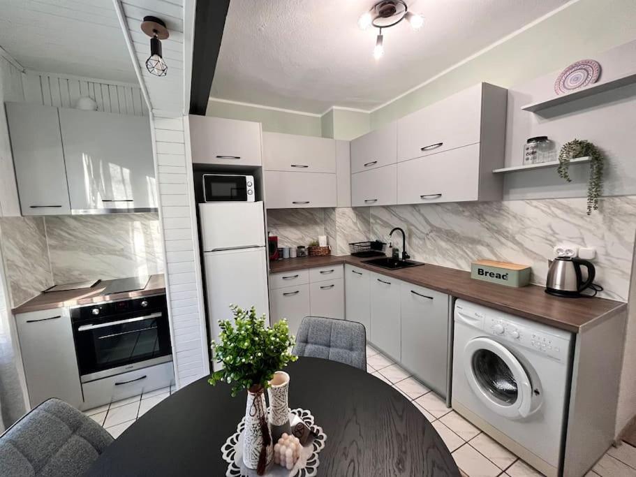 Fotografie z fotogalerie ubytování Flat 7 luxury apartment, free parking. v destinaci Pazardžik