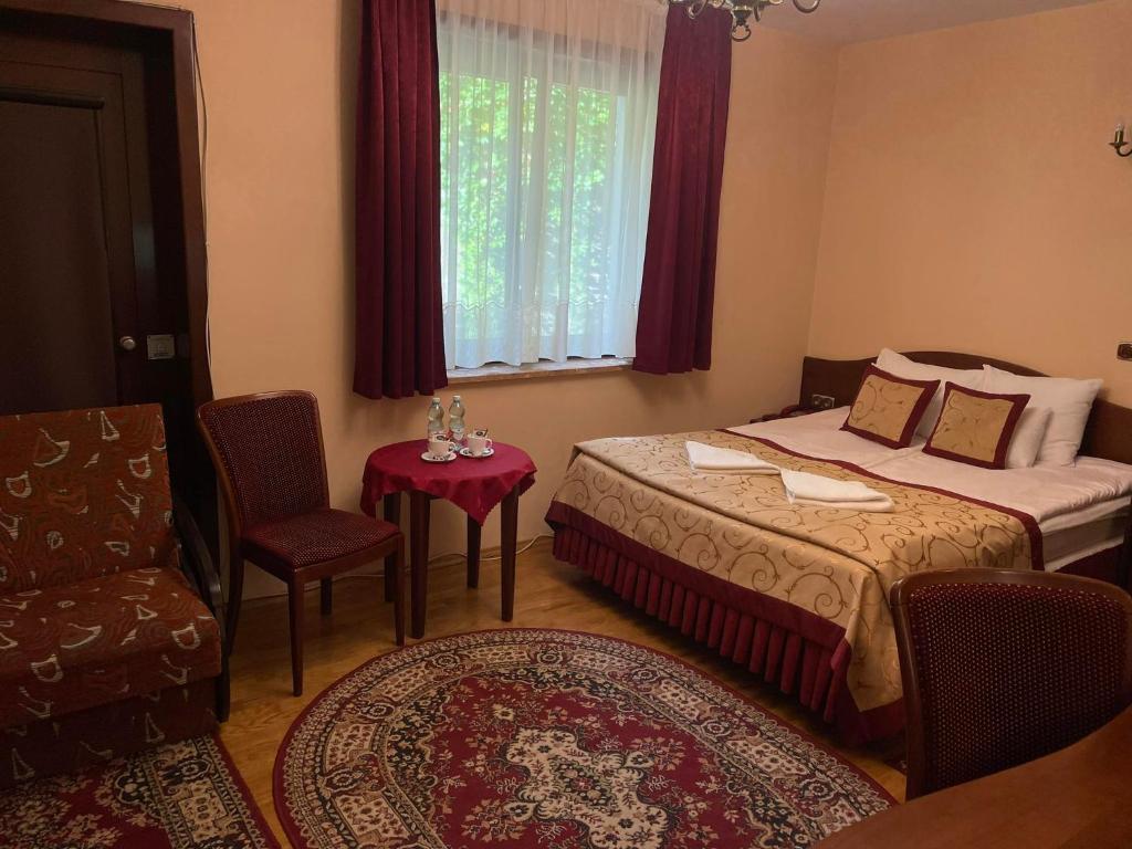 Posteľ alebo postele v izbe v ubytovaní Pensjonat Szach