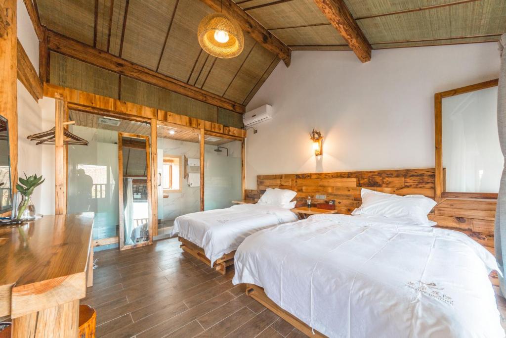 Postel nebo postele na pokoji v ubytování Swallow Nest Guesthouse