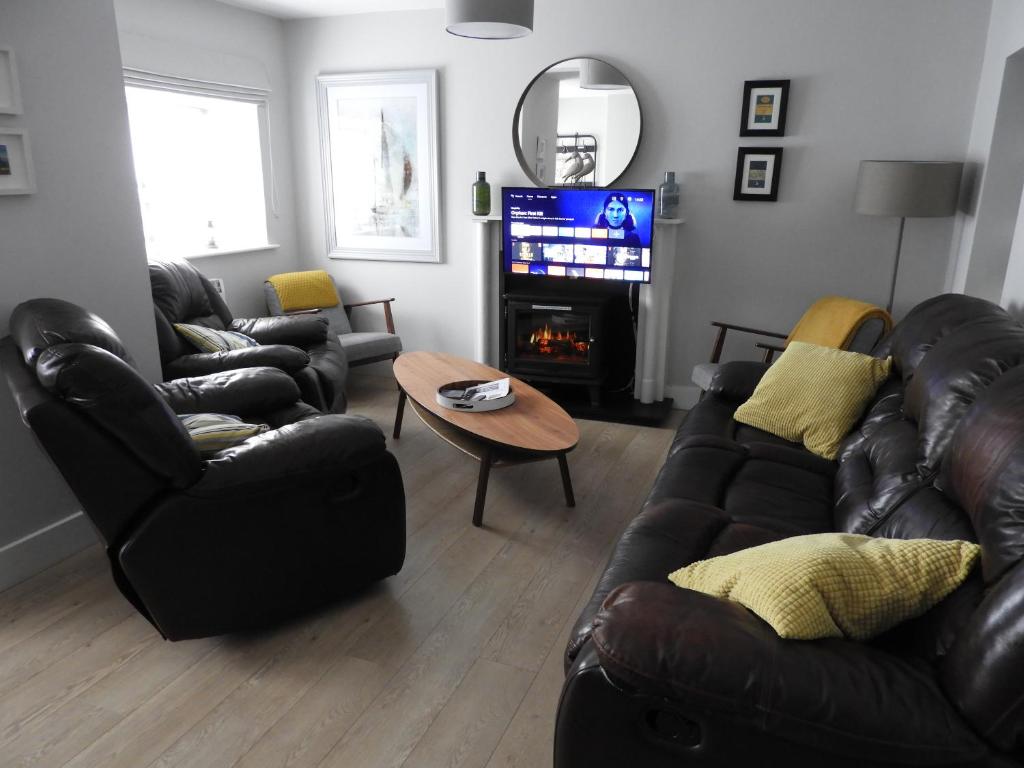 Posezení v ubytování Cheerful 3 bed in the heart of Fethard village