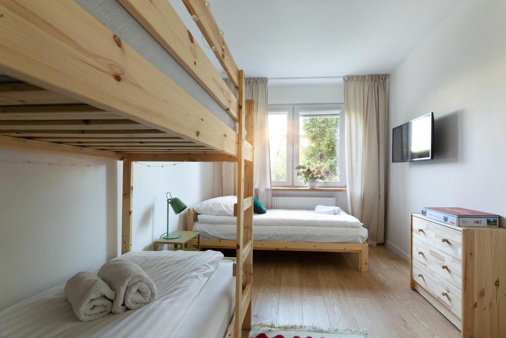 a bedroom with two bunk beds and a window at Zakątek Kudowa Rodzinny in Kudowa-Zdrój