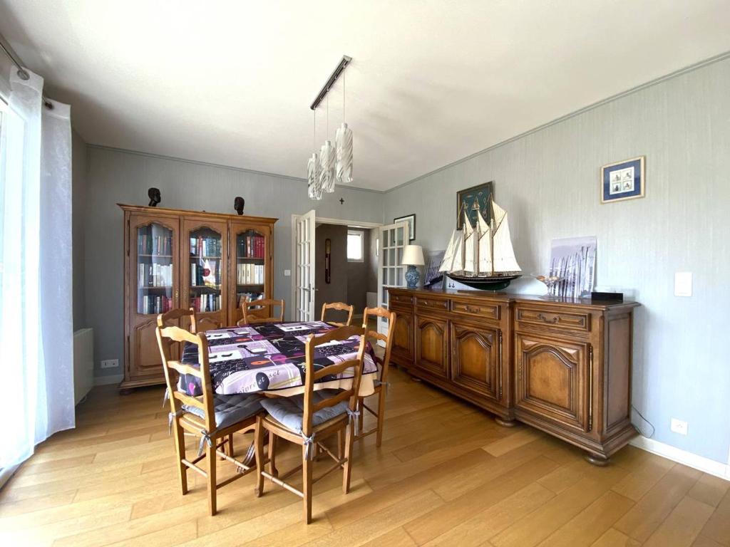 Fotografia z galérie ubytovania Maison 6 pers avec jardin, WIFI, proche plages et sentier à Perros-Guirec - FR-1-368-344 v destinácii Perros-Guirec