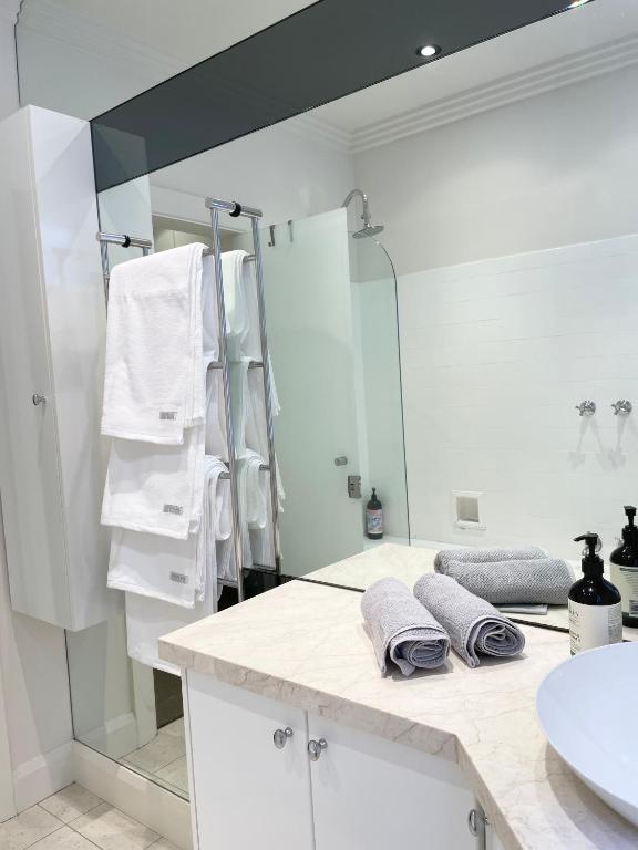 Stylish apartment in the heart of Potts Point photo