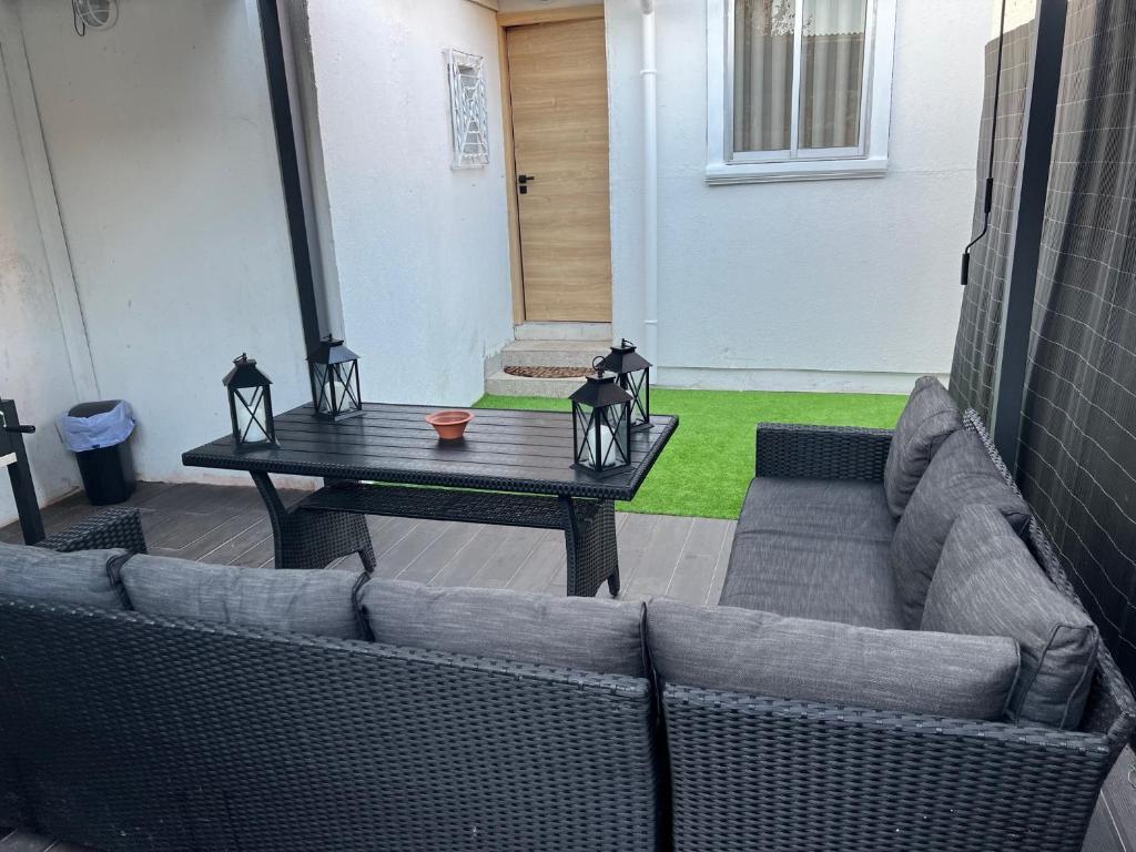 Uma área de estar em Francisca City House