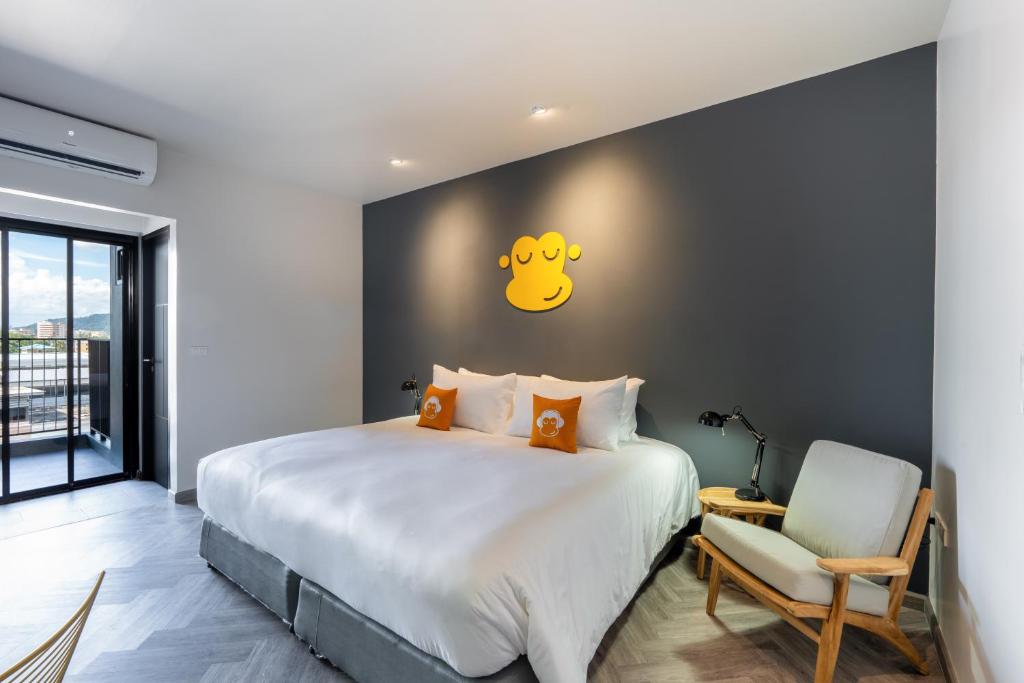 
Deluxe King Bed, Free 24hrs. Co-working space
