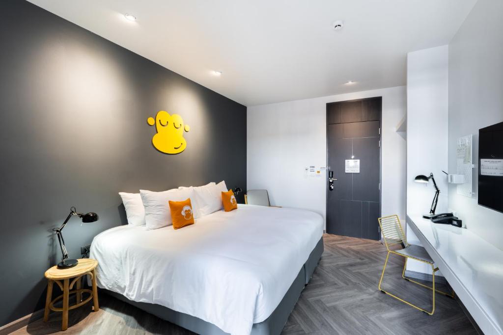 Newly Opened - Blu Monkey Hub and Hotel Krabi Town - Deluxe King Bed, Free 24hrs. Co-working Space