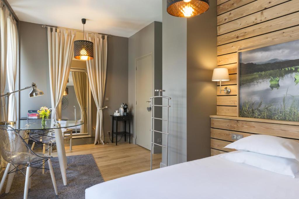 Postel nebo postele na pokoji v ubytování Hôtel de Russie