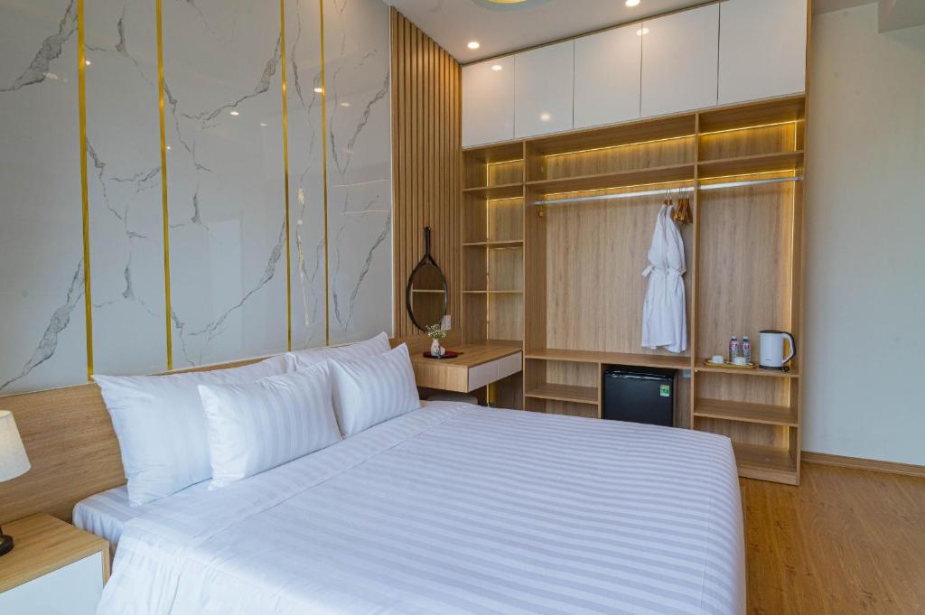 Postel nebo postele na pokoji v ubytování Mint Hoi An Villa