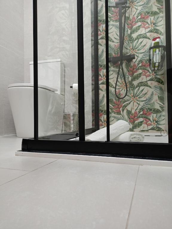 a bathroom with a toilet and a window at La Lunita in Valverde