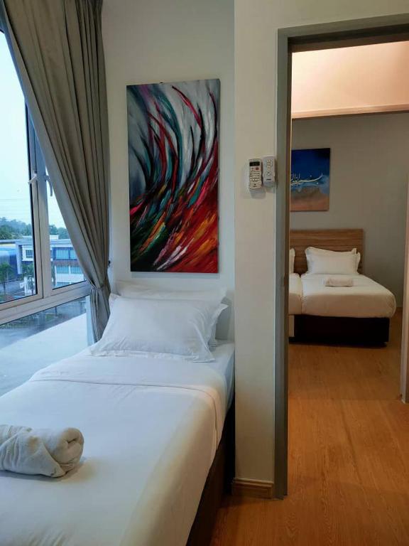Postel nebo postele na pokoji v ubytování Husfa Modern Oasis Mahkota Valley