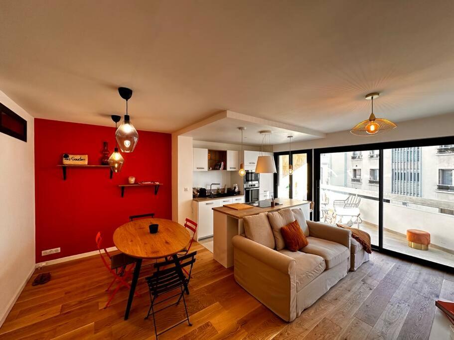 a living room with a couch and a table at Pepite Coeur 7ème Tout Confort - Clim - Parking in Marseille