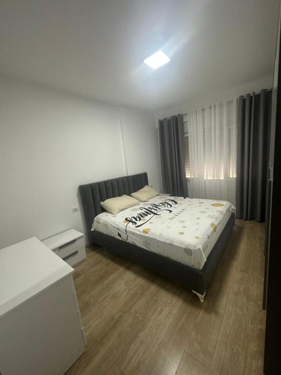 Entire Apartment 2 bedroom, 1 living room, 2 bathrooms at Liqeni artificial, Tirane - Image 2