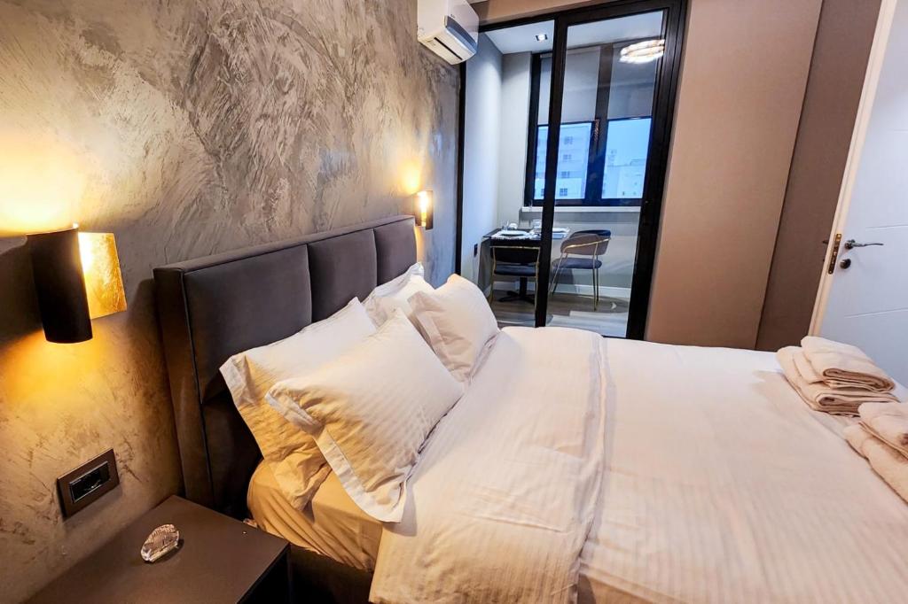 CharmAntique Apartments - Imazhi 6