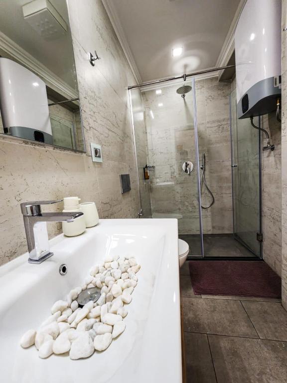 CharmAntique Apartments - Imazhi 3