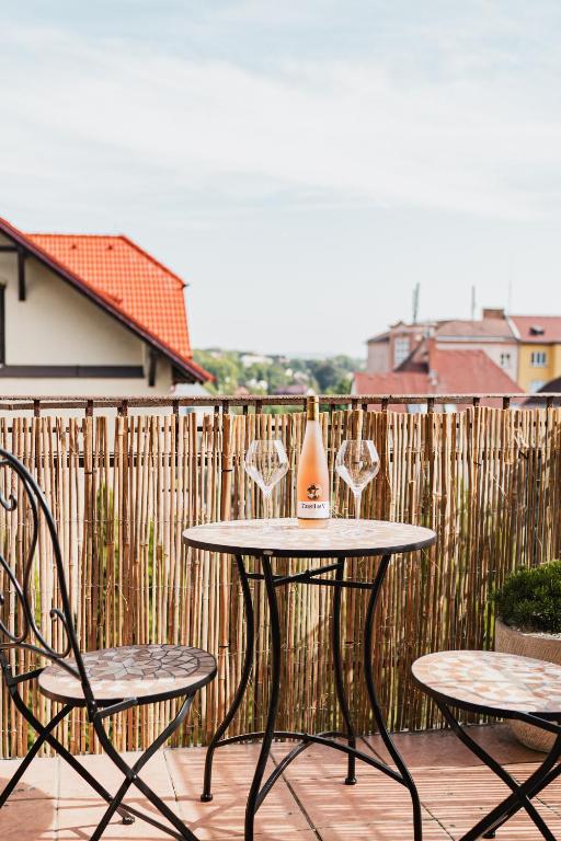 Ein Balkon oder eine Terrasse in der Unterkunft Executive 2-Bdrm central suite
