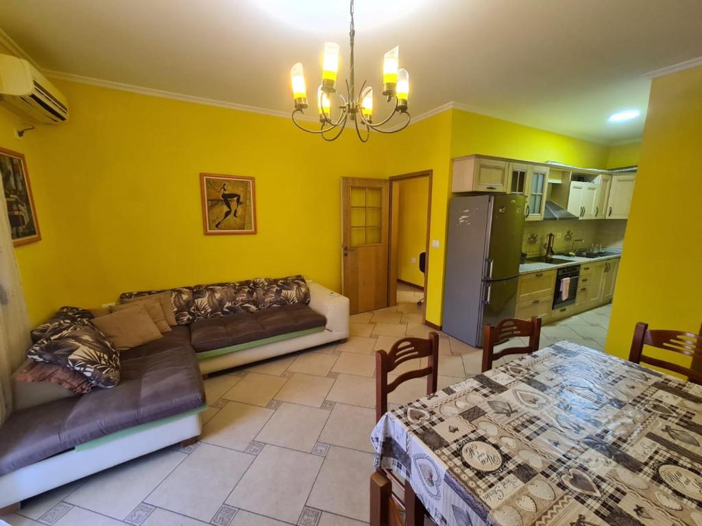 Tirana Luxury Apartament - Image 4
