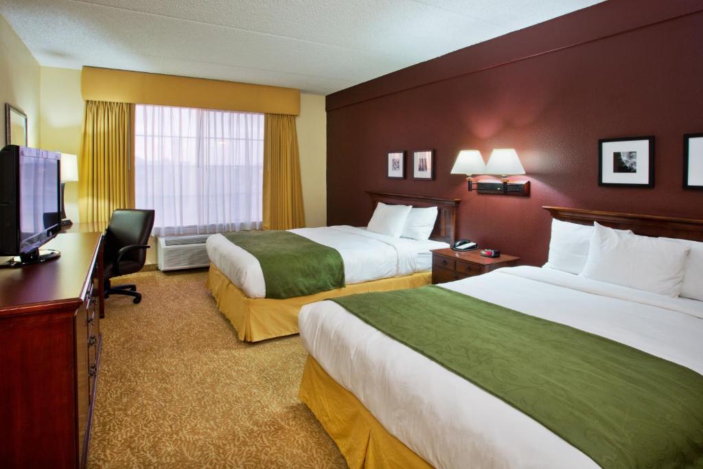 Country Inn & Suites by Radisson, Mesa, AZ - Queen Room With Two Queen Beds