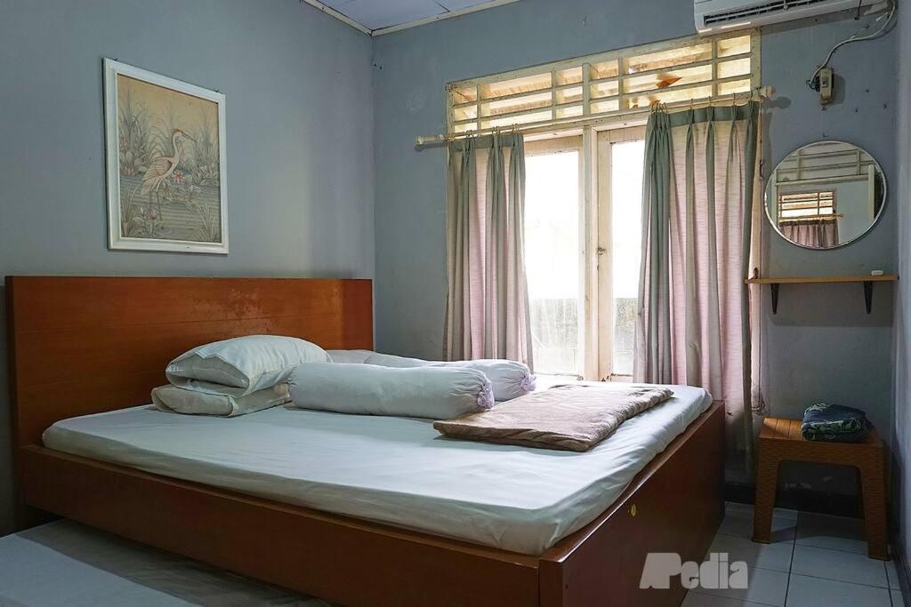 Postel nebo postele na pokoji v ubytování Villa Apedia Anyer, 3 Kamar, Pantai Pasir Putih