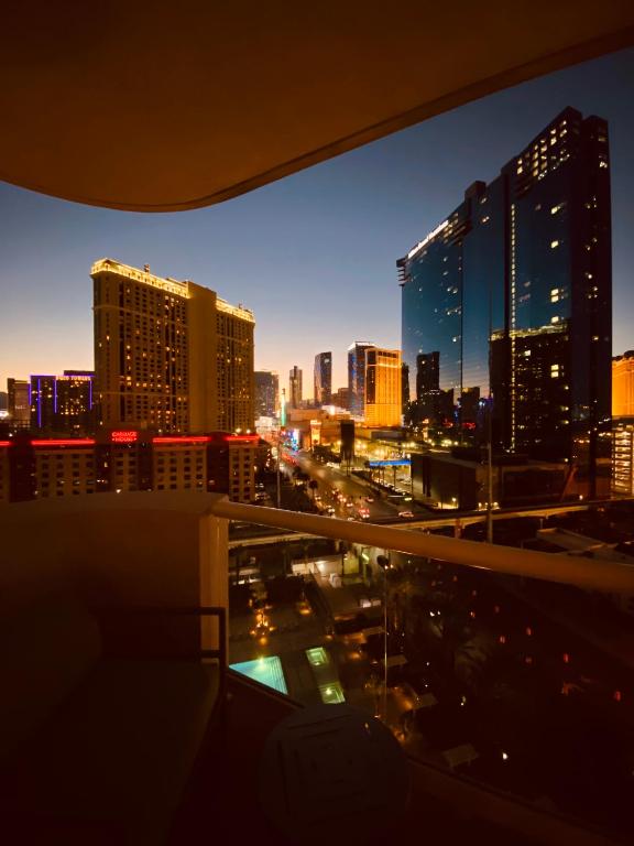 STRIP & SPHERE VIEW! Privately Owned Condo Hotel-The Signature at