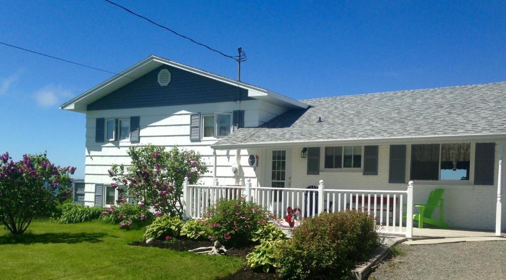 Gillies by the Sea Apartment and Suite, Port Hood (updated prices 2024)