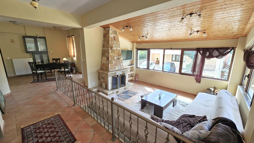 Kuchyň nebo kuchyňský kout v ubytování Lithos Villas Kalavryta