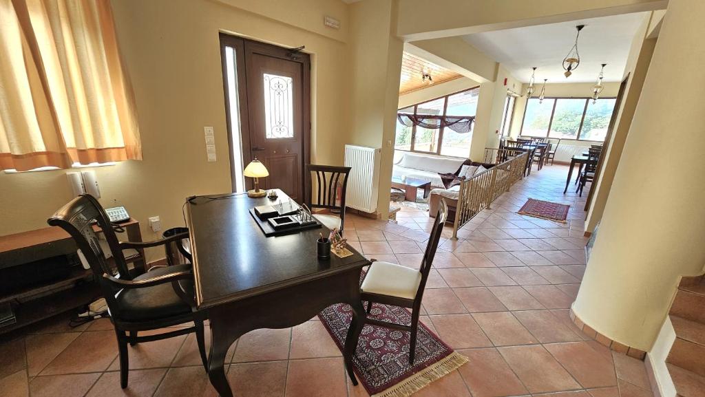 Posezení v ubytování Lithos Villas Kalavryta