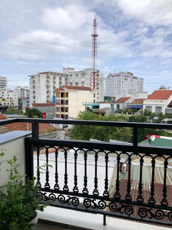 Ban công/sân hiên tại Maya Homestay