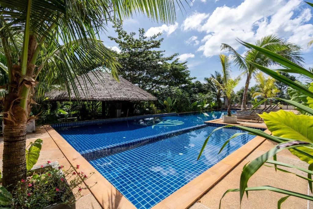 Bazén v ubytování 2Br Seaview Apartment, Long Beach, Lanta Sport Resort 304 nebo v jeho okolí