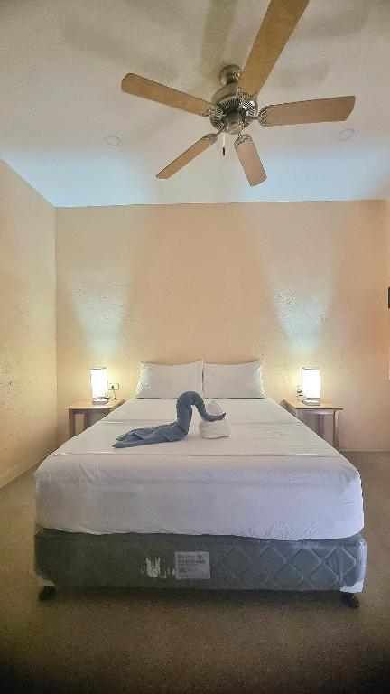 Postel nebo postele na pokoji v ubytování Tiki Bantayan Cebu Tourist Inn Inc