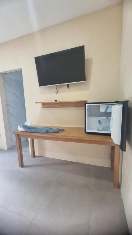 TV a/nebo společenská místnost v ubytování Tiki Bantayan Cebu Tourist Inn Inc