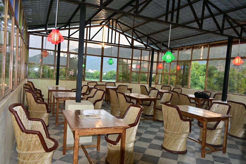 Restaurace v ubytování Pushkar Retreat Resort - The Nature and Mountain View Resort ,Pushkar