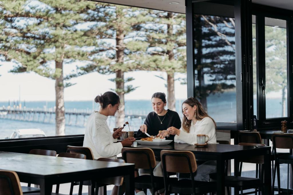 a group of people sitting at a table in a restaurant at Ceduna Foreshore Hotel Motel in Ceduna
