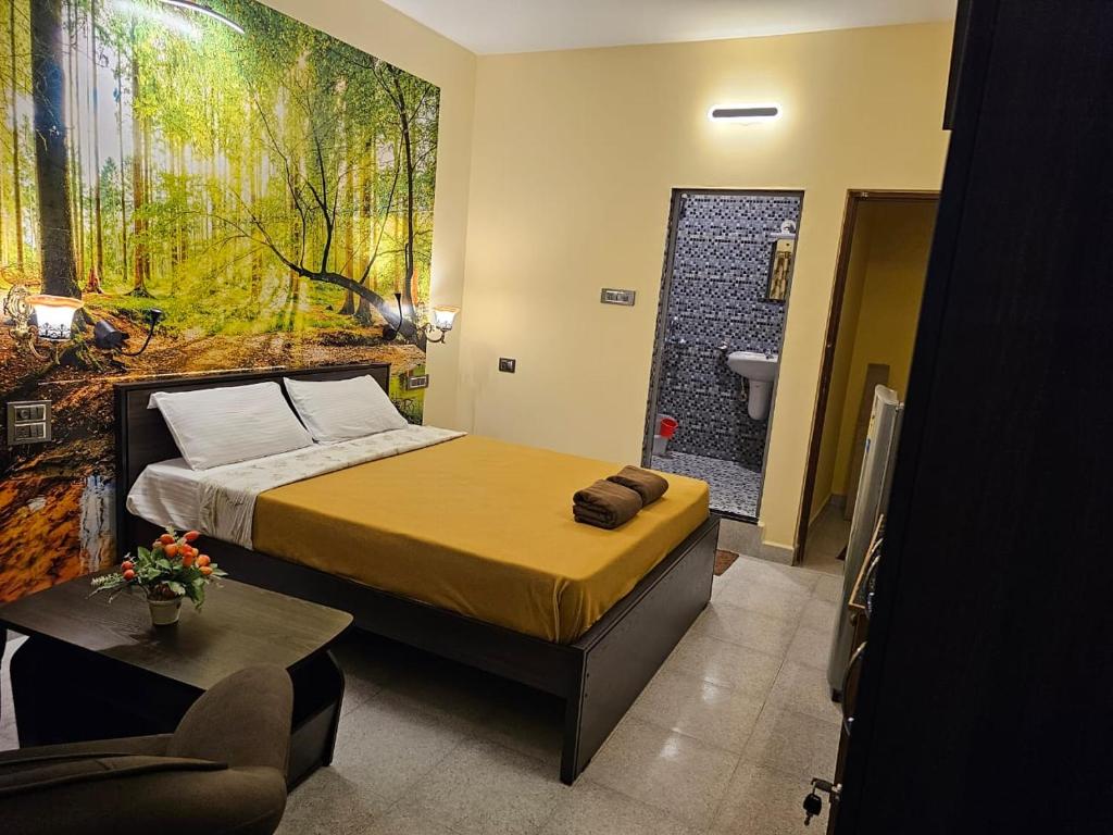 1 dormitorio con 1 cama y baño en C Pearl, en Majorda
